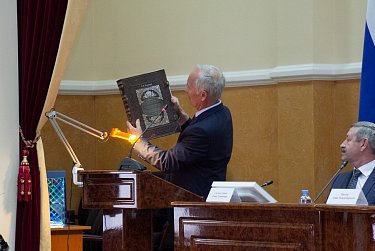 Председатель Оренбургского областного суда Виктор Емельянов ушел в почетную отставку